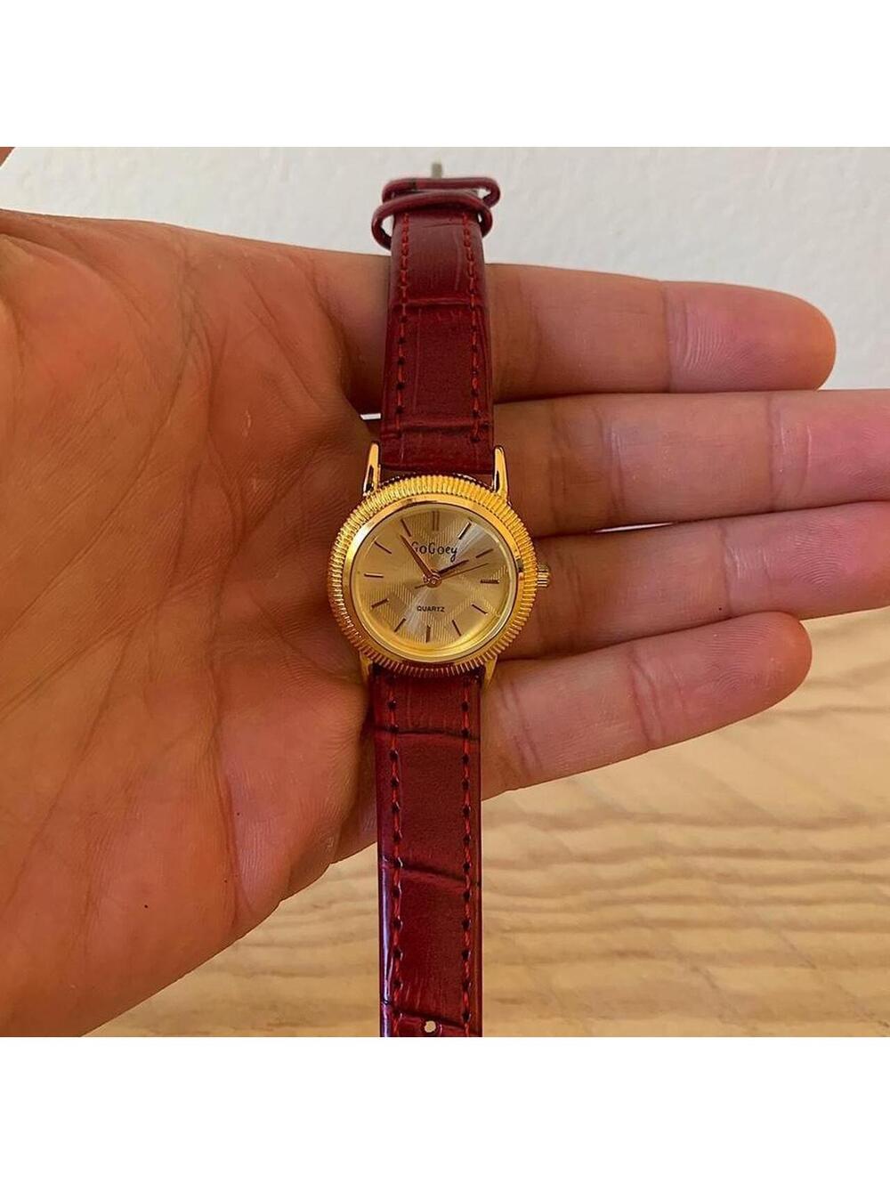 Y2k minimalistic style Dainty cute Gold circle red leather band. Item works
